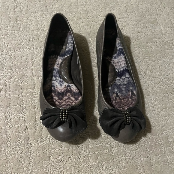 Born Shoes - Born leather Gray flats with Bow Detail women’s size 9